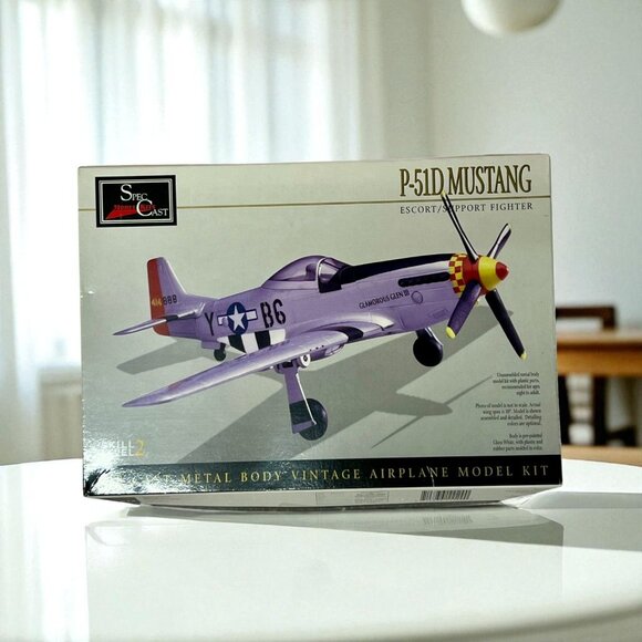 P-51D Mustang Die Cast Metal Body Vintage Aircraft Model Kit - Picture 3 of 3